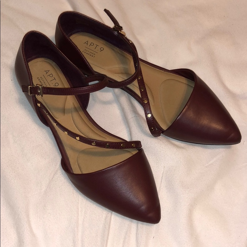 Apt. 9 maroon pointed toe flats